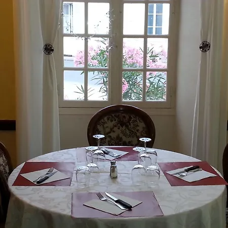 オテル セントラル ホテル 3*