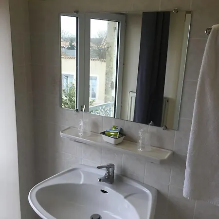 オテル セントラル 3* Chaunay