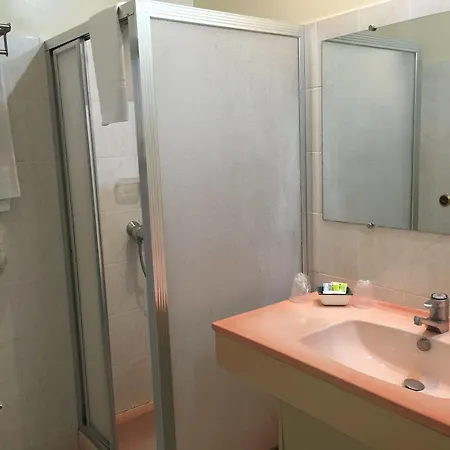 オテル セントラル ホテル Chaunay