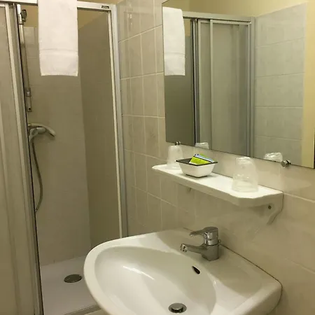 オテル セントラル ホテル Chaunay